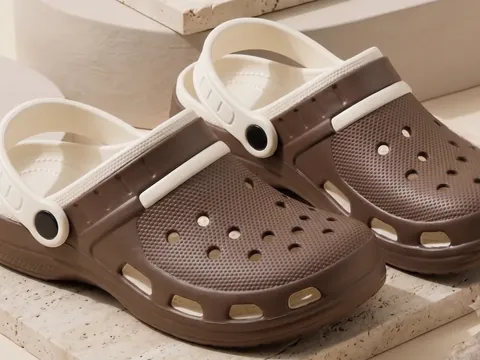Slideez Article 109 — Perforated Clog · Back Strap, Brown/Beige