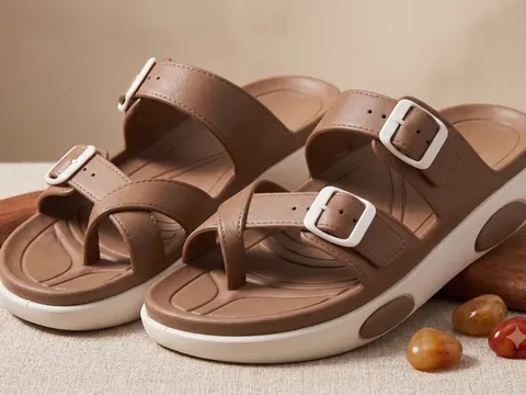 Slideez Article 111 — Cross-Strap Sandal