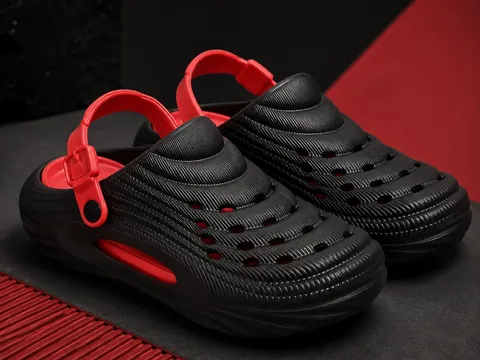Slideez Article 310 — Sport Clog · Back Strap, Black/Red