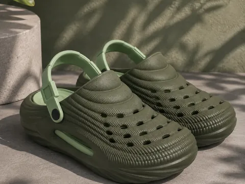 Slideez Article 310 — Sport Clog · Back Strap, Mehndi/Olive